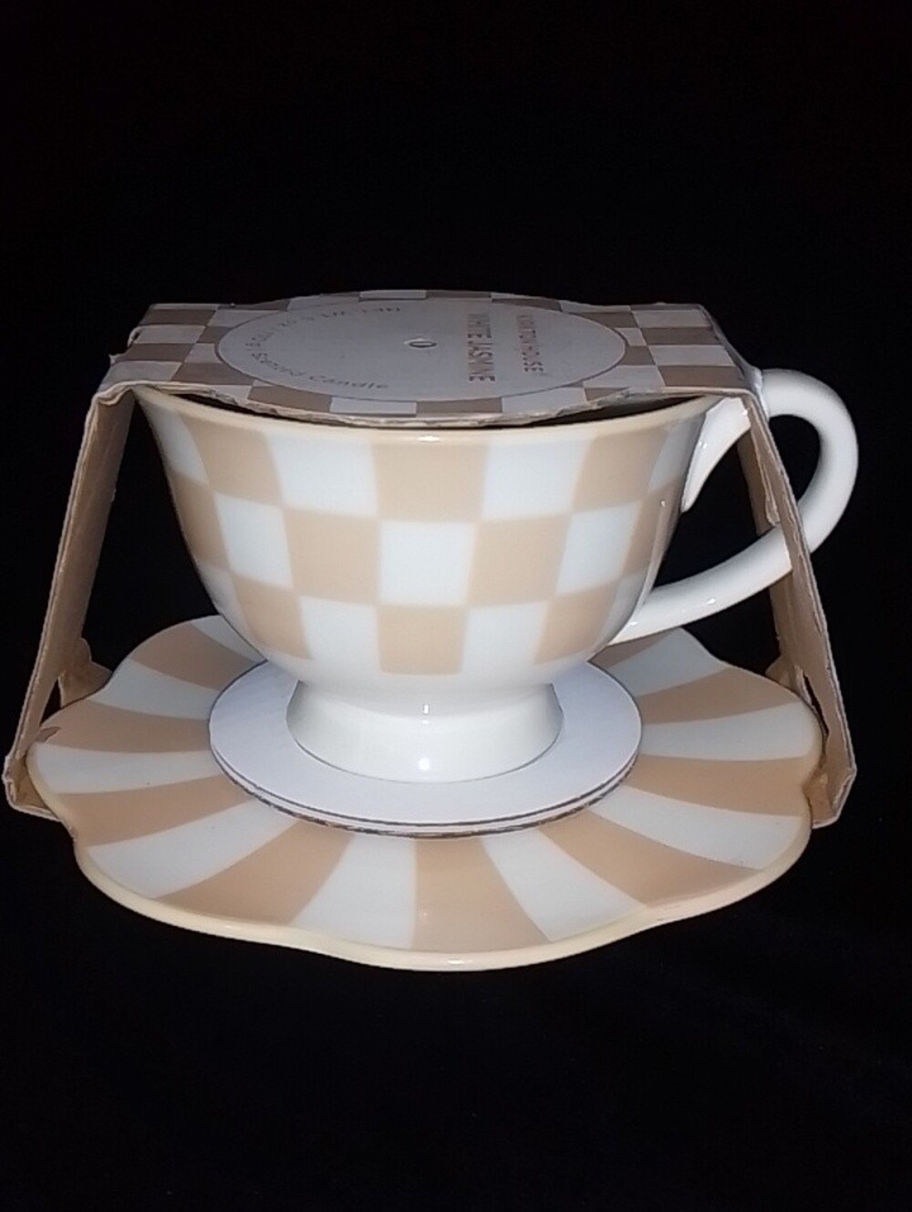 Kirkton House White Jasmine Candle in Cream & White Ceramic Holder